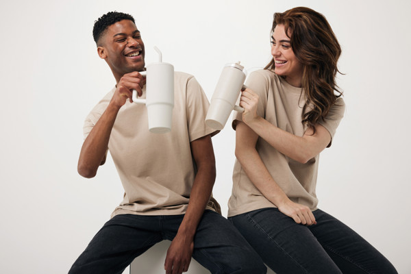 Mug 900ml en acier inoxydable recyclé Embrace RCS - Beige