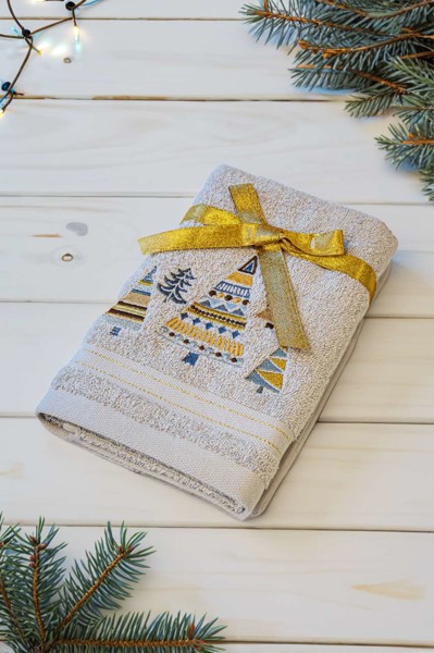 Olima Christmas Towel - Christmas Trees