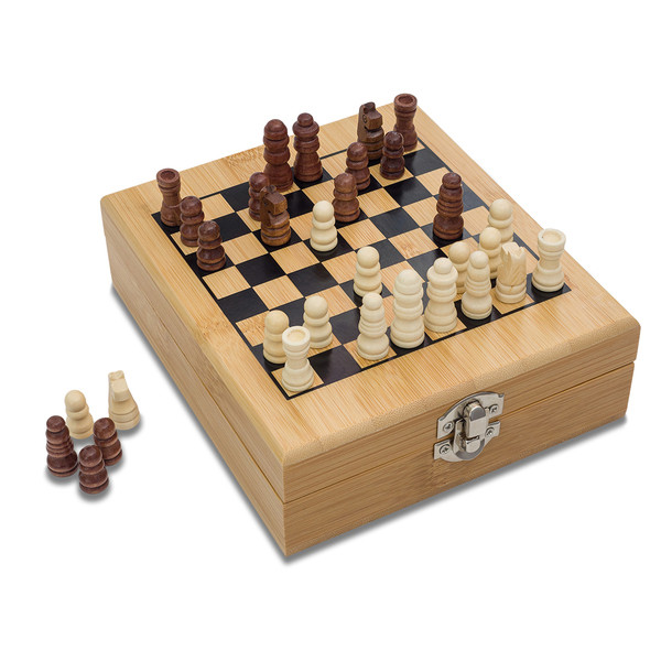 Abruzzo chess and wine set