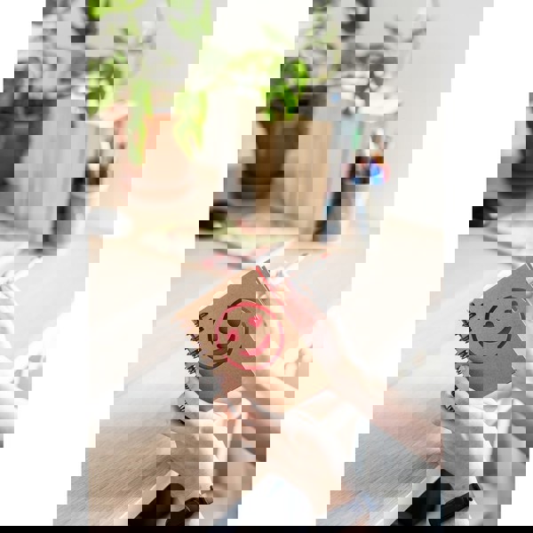 Notizbuch ca. B7 "lächelndes Gesicht" mit Kugelschreiber | Dylan - schwarz