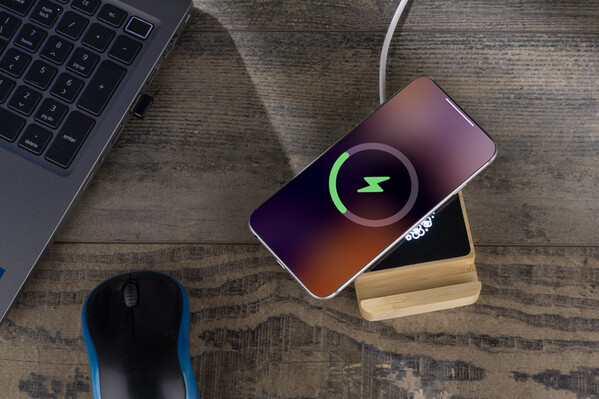 Inductive charger ELUMA 15W