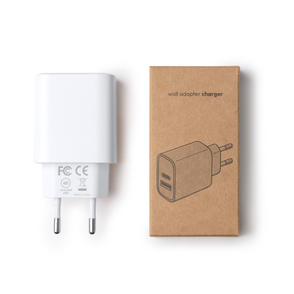 Personalised 2-in-1 travel adapter in recycled ABS with 25W fast charging