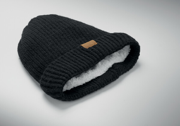 Knitted beanie with cuff Puntos - Black