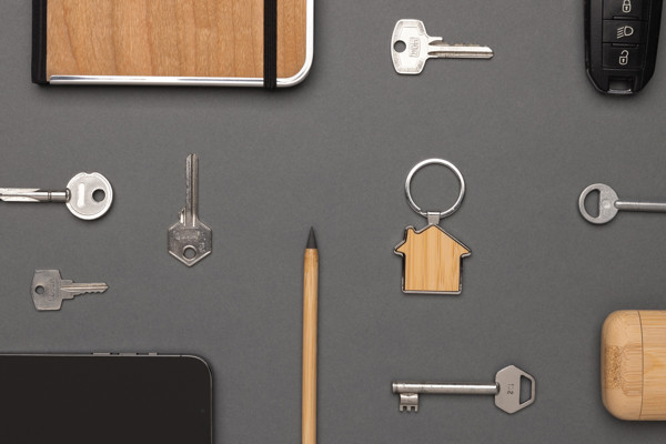 RCS recycled zinc alloy house keychain with bamboo