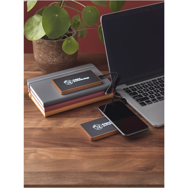 SCX.design P35 5.000 mAh powerbank i træ