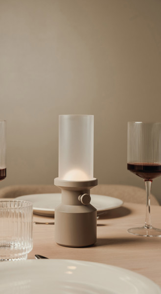 VINGA Niori RCS stolová lampa - Béžová