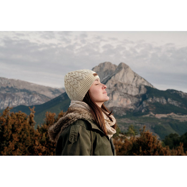 Cable knit beanie in RPET Katmai - Beige