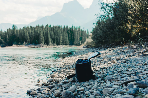 Swiss Peak AWARE™ 1200D deluxe 8 can cooler bag