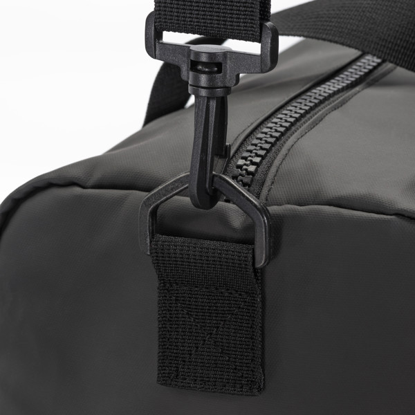 Borsa Duffle In Poliestere Water Resistant. Tracolla Regolabile E Removibile Con Fibbia
