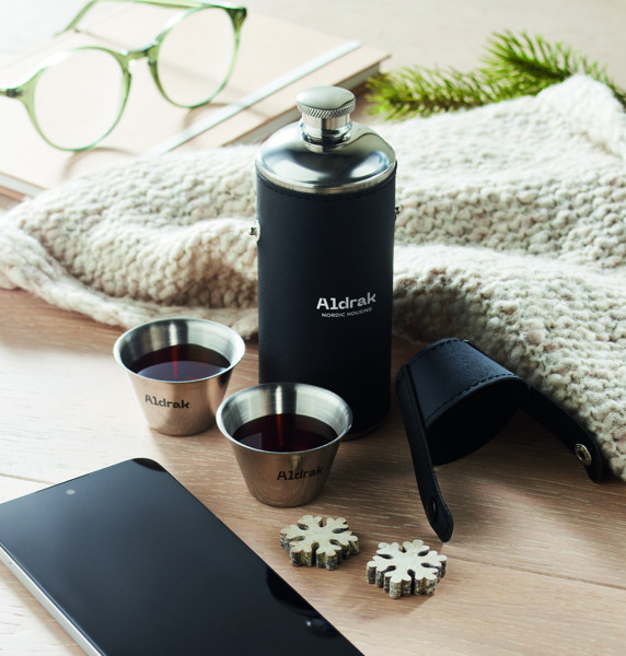 Flasche mit Schnapsbechern Cocoon