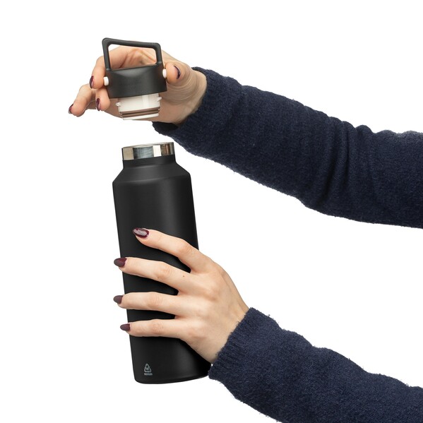 Dvojstenná fľaša z recyklovanej nehrdzavejúcej ocele (600 ml) Mace - Čierna