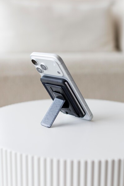 BrandCharger card holder Wally Stand Pro | Recycled