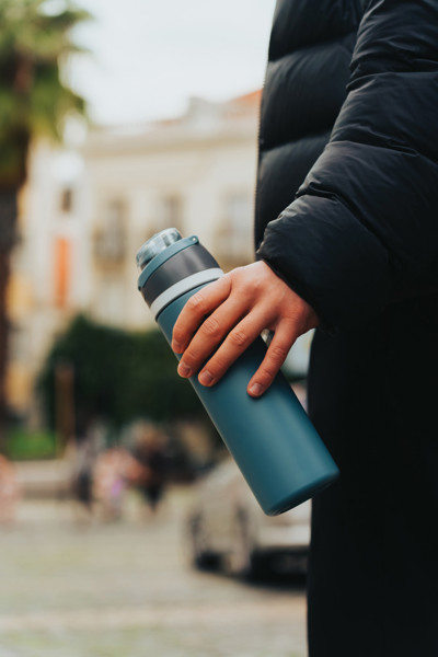 Plastenka Omni Sip 720 ml, reciklirano jeklo, na zaklepanje - Črna