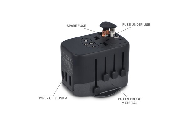 4030 | Adaptateur de voyage PowerPro en plastique recyclé