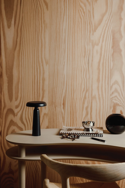 VINGA Avery RCS table lamp - Black