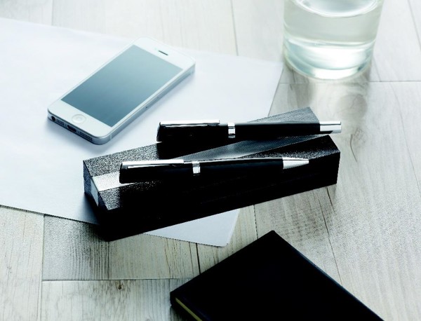 Pen and roller in paper box Cecil