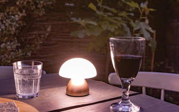 Lampe de table rechargeable par USB en plastique RCS Luming - Bronze