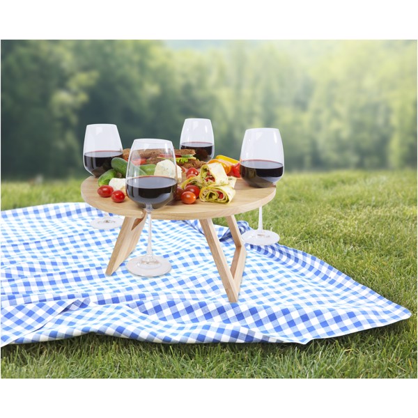 Soll foldable picnic table