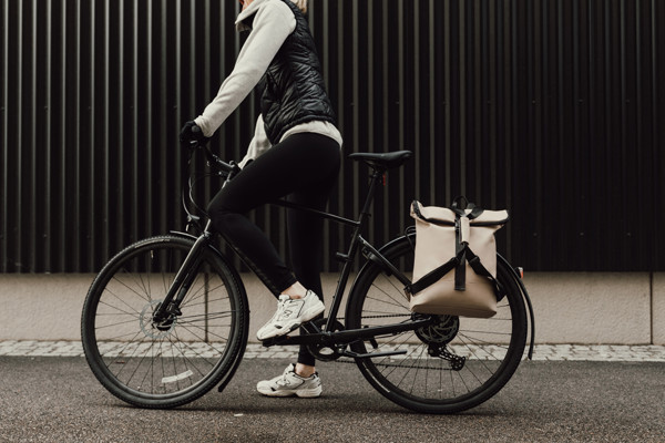 Vinga Baltimore bike bag, 17 inch laptop pocket - Greige