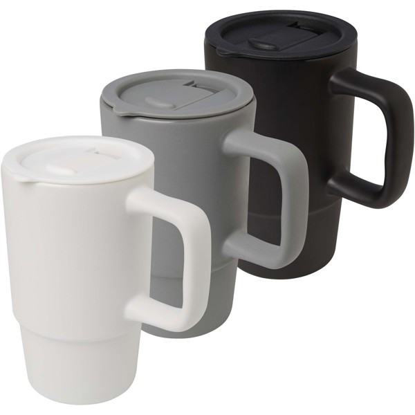 Keramický hrnček Carter 450 ml s plastovým viečkom - Čierna