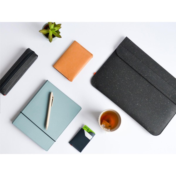 Recycled Leather Passport Holder étui à passeport - Noir