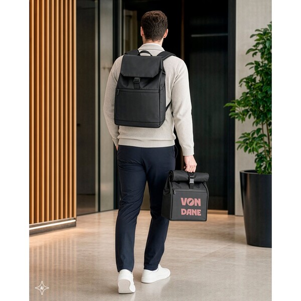 AZORES BAG. Batoh na notebook (16") z PU, s chlopňou zakrývajúcou všetky priehradky