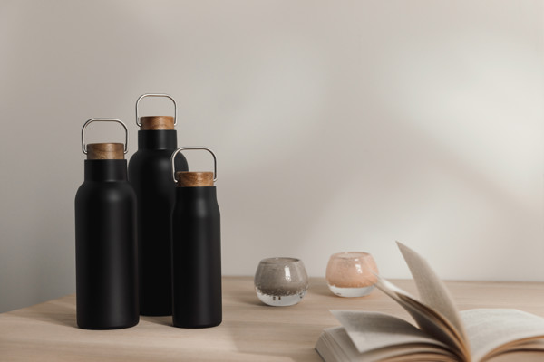 Vinga Ciro vacuum bottle, 580ml, recycled steel - Black