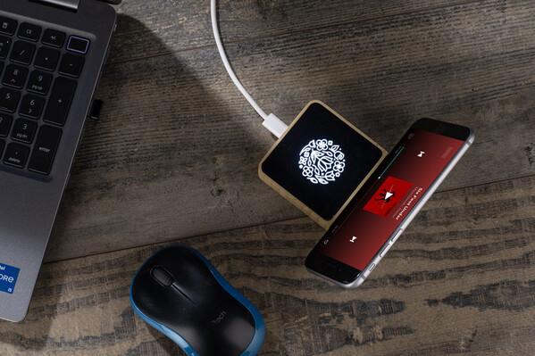 Inductive charger ELUMA 15W