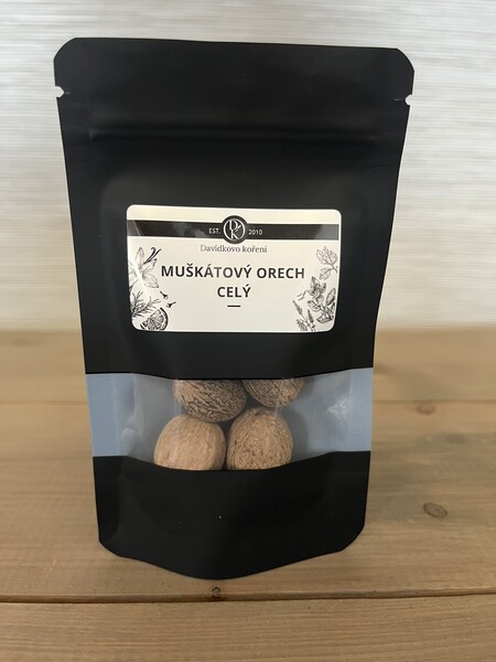 Muškátový orech celý