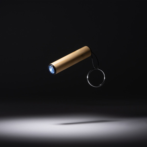 Llavero linterna personalizado de bambú con luz LED