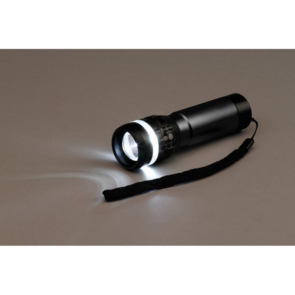 ZOOMIN. Lanterna em alumínio com função zoom com 3 modos de luz - Preto