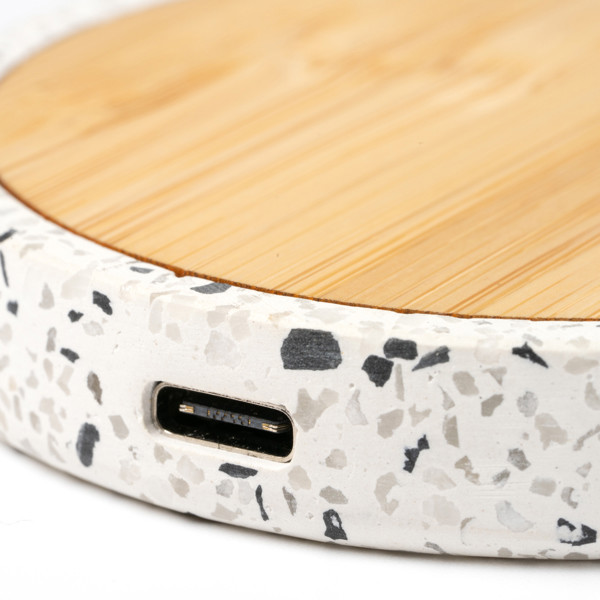 Personalised wireless charger in bamboo and recycled terrazzo 10W