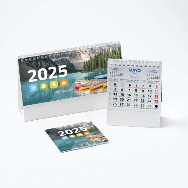 Personalised desk calendar with rings and monthly view