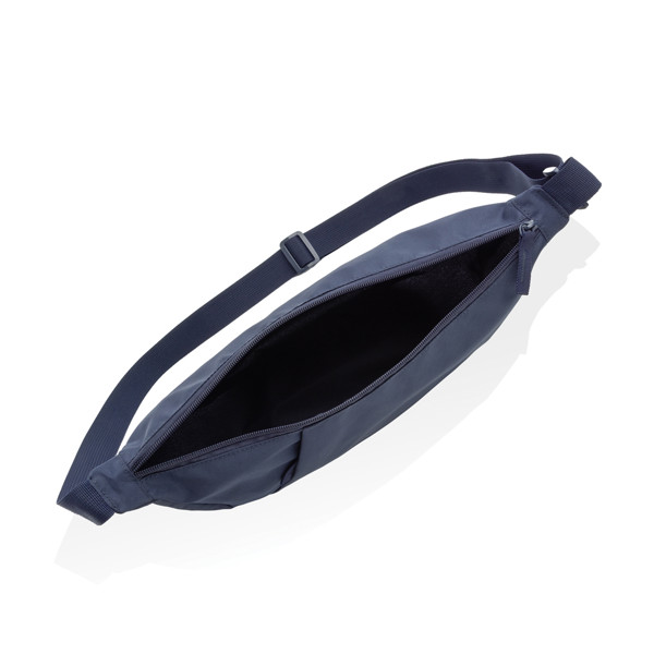 Sac bandoulière XL en rPET AWARE™ Crescent - Bleu Marine