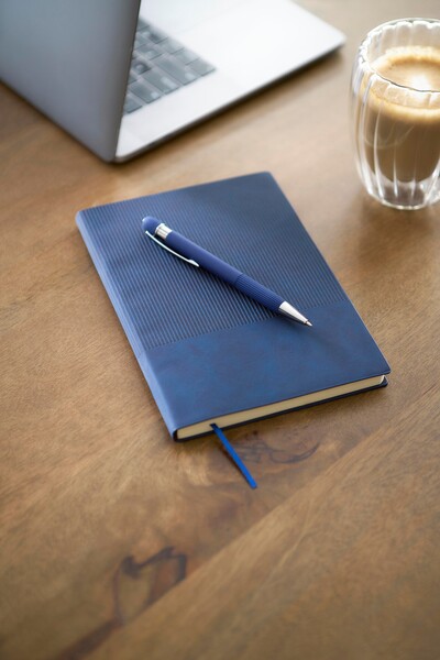 Gerecycled PU-notitieboek (A5) en balpenset Tarek - grijs
