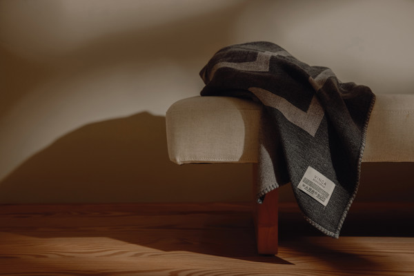 VINGA Monogram GRS blanket - Grey