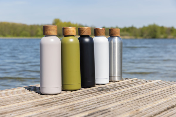 Termo fľaša Wood z RCS recyklovanej nerezovej ocele - Strieborná