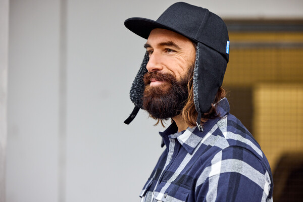 9082 Cap with earflaps BLACK ONE SIZE