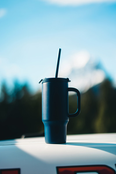 Mug 480 ml étanche en acier inoxydable recyclé RCS Cruiser - Bleu Marine