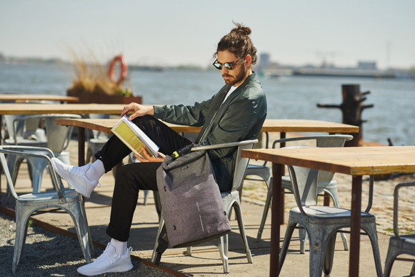 Urban anti-theft cut-proof backpack