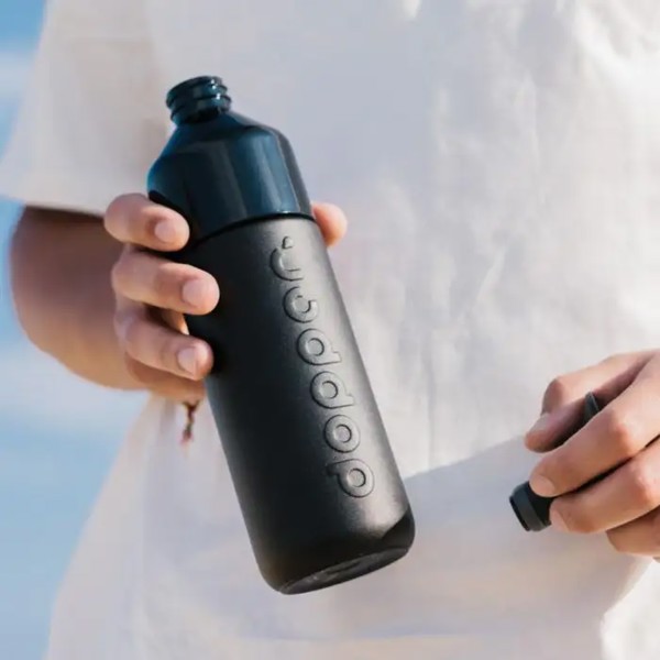 Garrafa Dopper Black isolada 580 ml
