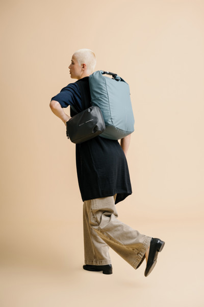 Protivlomni nahrbtnik XD Design, 16'' prenosnik, rPET - Modra / črna