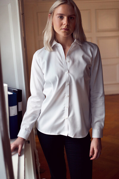 Green Bow 01 Woman Relaxed White S