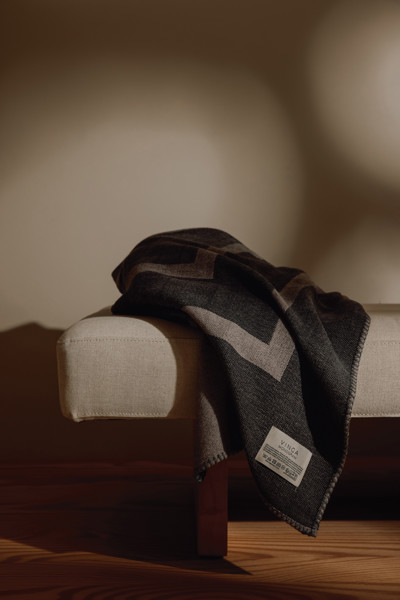 VINGA Monogram GRS blanket - Grey
