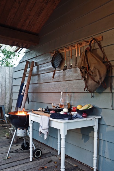 BBQ set with hamburger press and brush