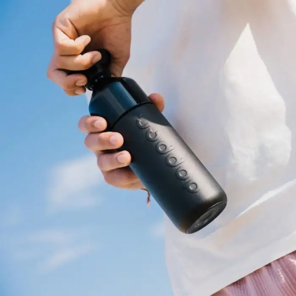 Garrafa Dopper Black isolada 580 ml