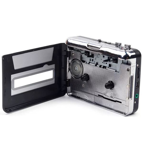 Cassette player with USB-to-MP3 converter