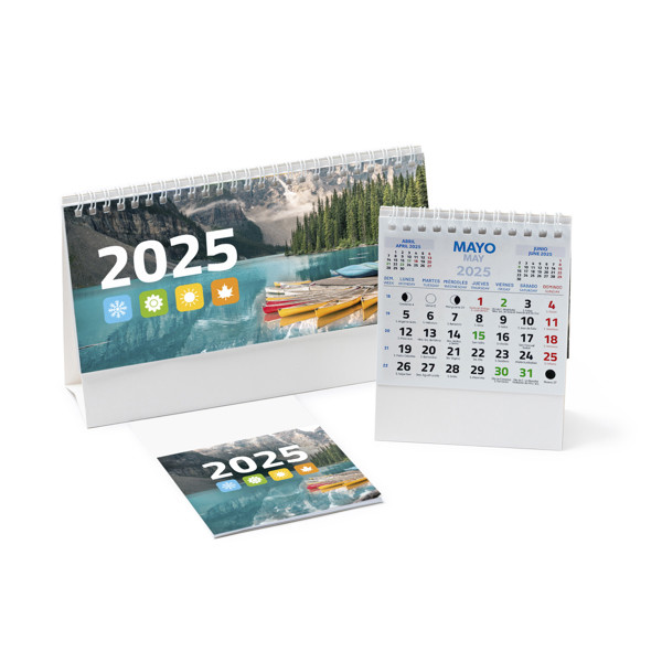 Personalised calendar magnet with removable monthly sheets
