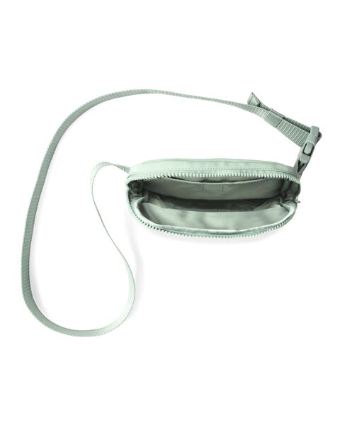 EXPLORER SLING BAG