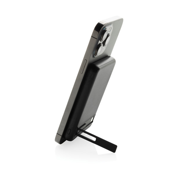 Magnetická powerbanka Zen 5000mAh 5W z RCS plastu a bambusu - Čierna